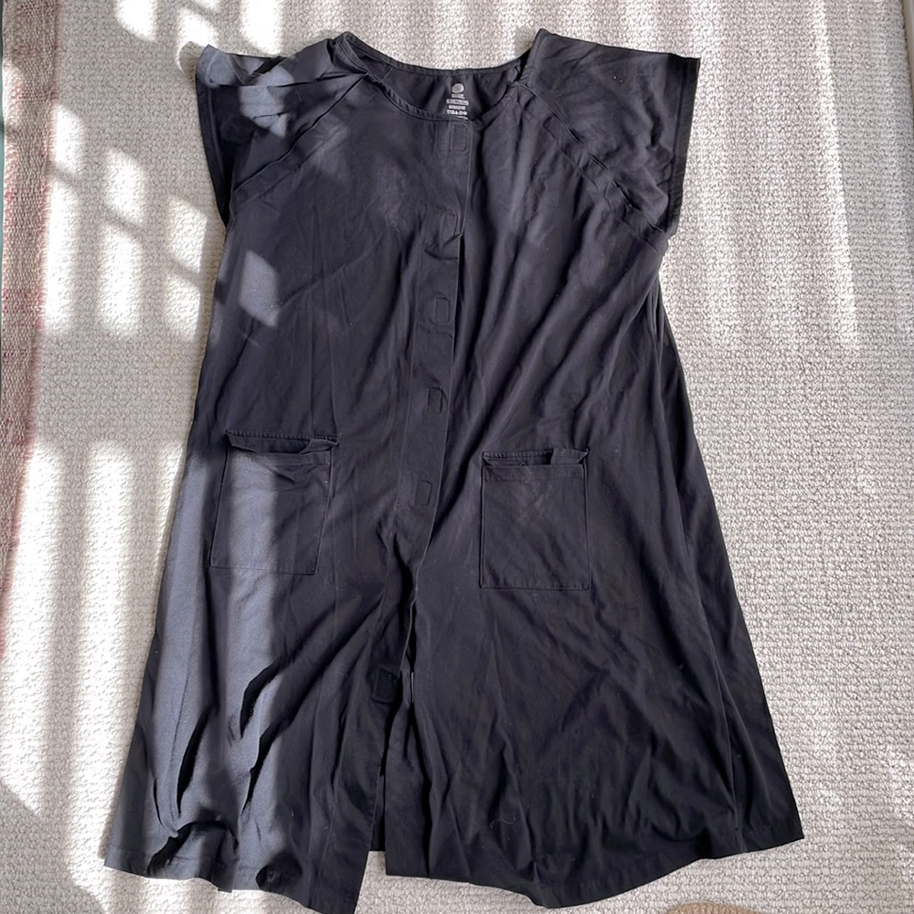 Kindred bravely delivery gown in black.